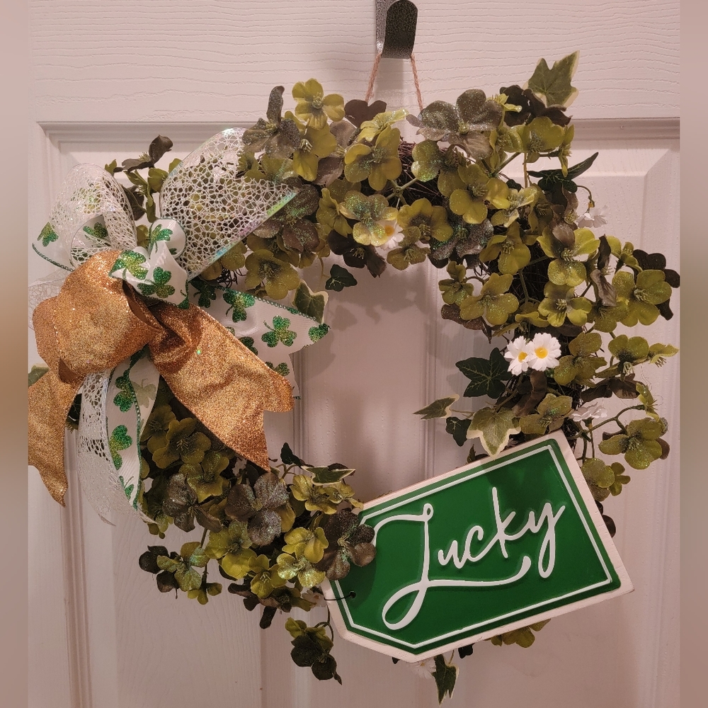 18" St Patricks Day Lucky Shamrock Wreath